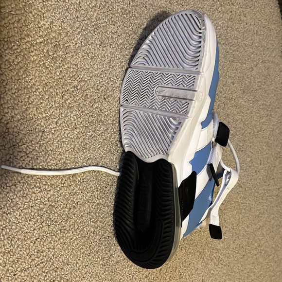 Been worn 3x but a solid and comfortable shoe - Picture 5 of 5